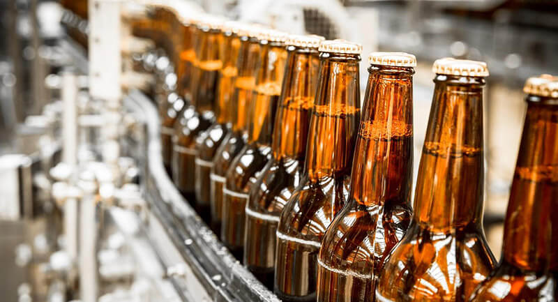 Máy rửa và đóng nắp chai tự động trong máy bán bia